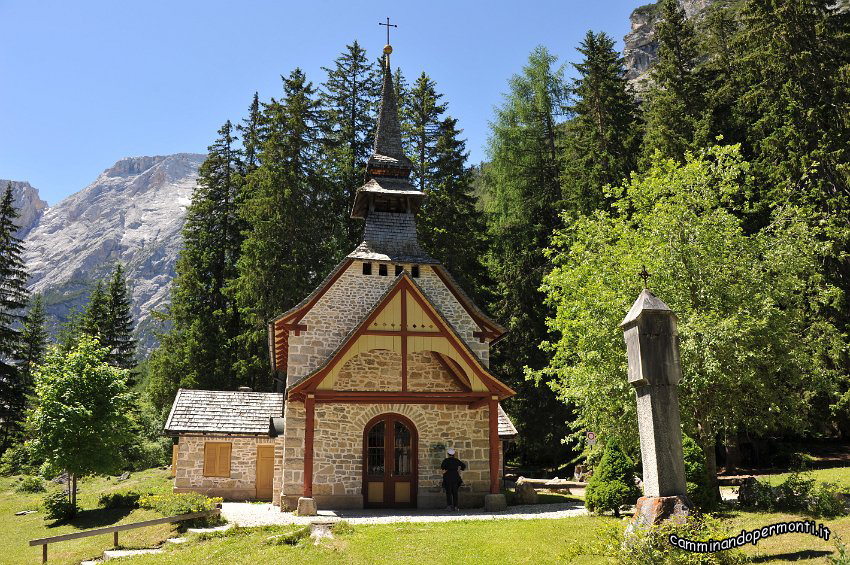 08 Lago di Braies - Chiesetta.JPG